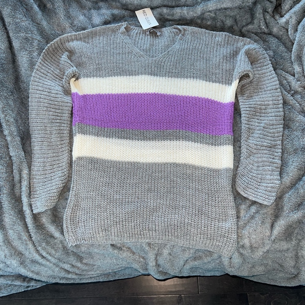 red queen gray whit and purple sweater size small